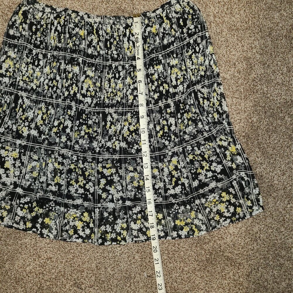 ELLE Pleated Swing Mini Skirt Black and Yellow Floral Size M - Picture 5 of 5
